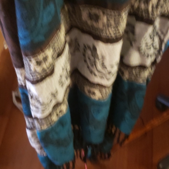 Suzy Shier scarf - Picture 2 of 2